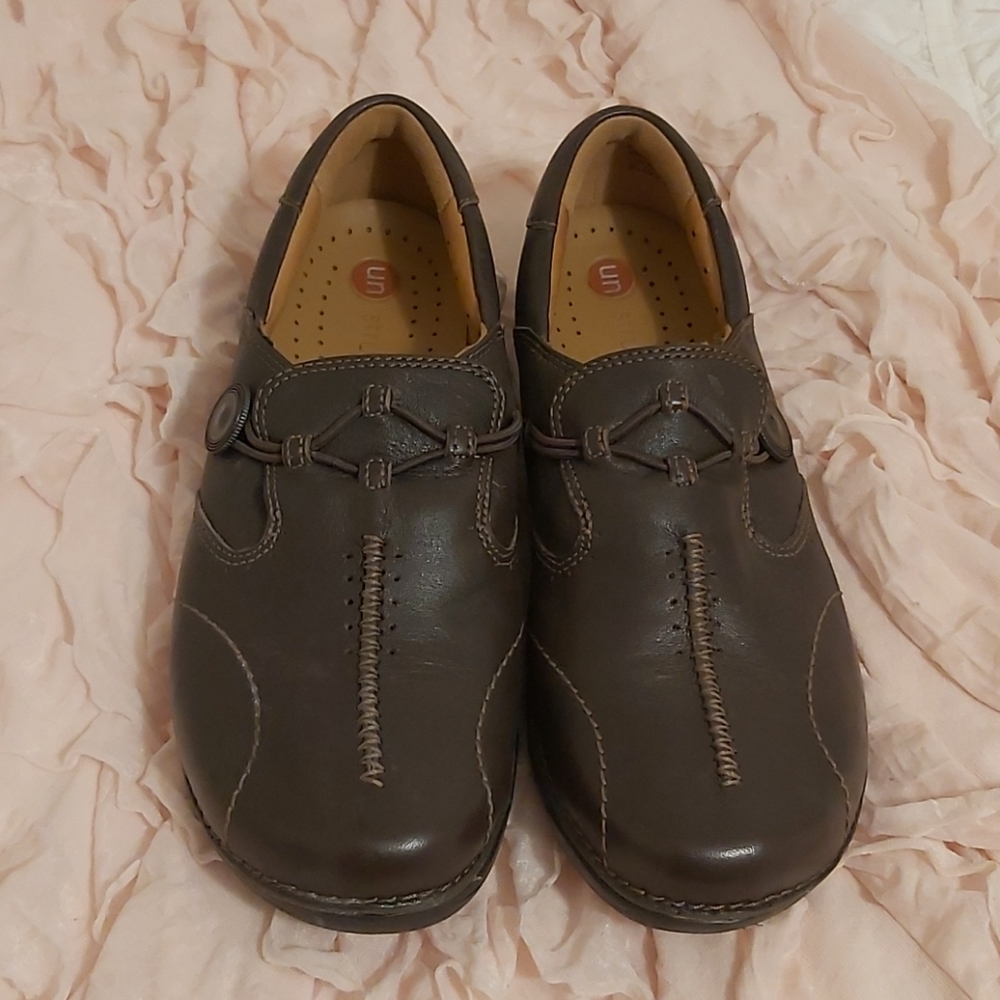 Clarks leather unstructured shoes 7.5W wide width